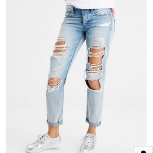 American eagle ripped boyfriend jeans